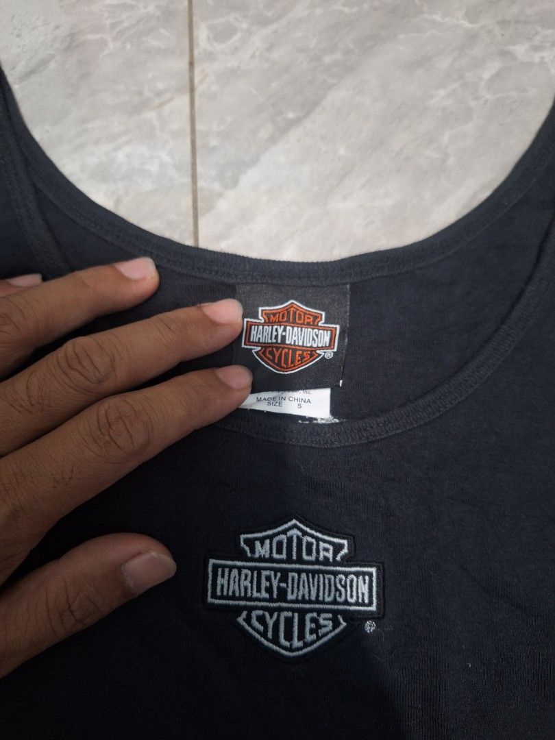Y2k Harley Davidson Biker Tops Size S (Category: Others Tops) located in Palayan City. Submitted by erae_lf (Listing ID 1460061982, Image 2). Description: Harley Davidson Biker tops Y2k toos No issue Excellent Condition 9/10 Color rate 9/10 Size S Width 15" Length 21" Dm me if interested Location: Palayan City Nueva Ecija.