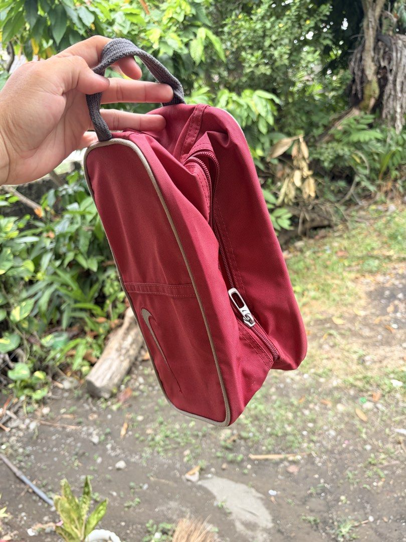 Y2K Nike Clutch Bag (Category: Belt bags, Clutches and Pouches) located in Abuyog. Submitted by garments.sl (Listing ID 1459958505, Image 2). Description: Y2k Nike Clutch Bag Authentic no flaws.