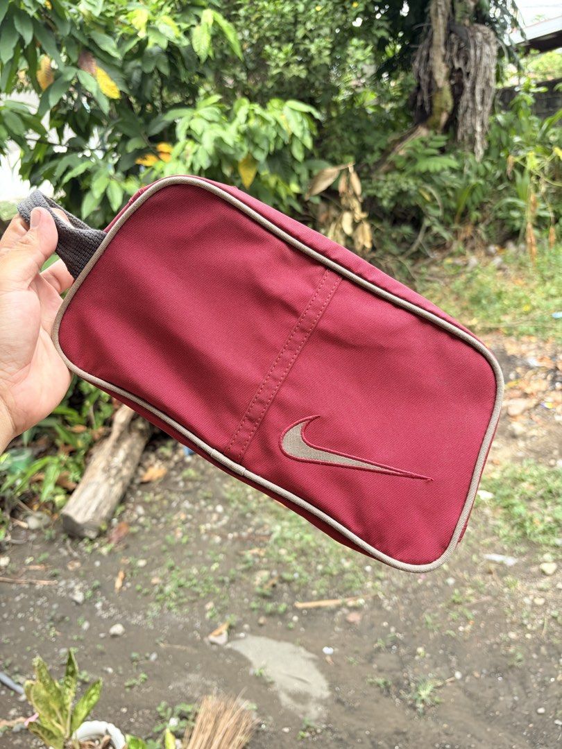 Y2K Nike Clutch Bag (Category: Belt bags, Clutches and Pouches) located in Abuyog. Submitted by garments.sl (Listing ID 1459958505, Image 1). Description: Y2k Nike Clutch Bag Authentic no flaws.
