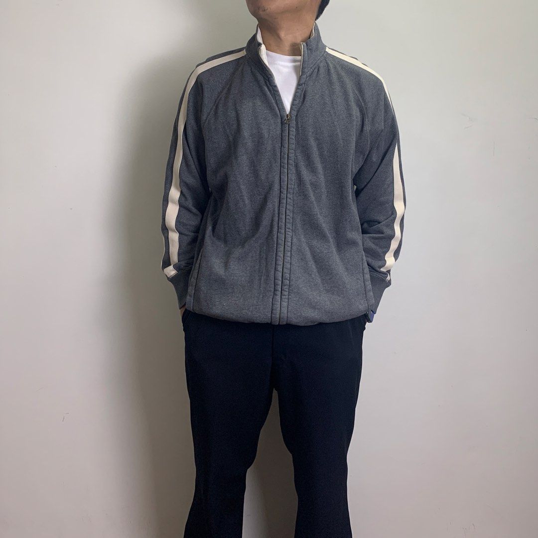 Y2K Old Navy Track Jacket (Category: Coats, Jackets and Outerwear) located in Baguio. Submitted by been.aged_ph (Listing ID 1460020725, Image 2). Description: 𝚂𝚒𝚣𝚎: fits up to L 𝙳𝚒𝚖𝚎𝚗𝚜𝚒𝚘𝚗𝚜: 23 x 29 𝙲𝚘𝚗𝚍𝚒𝚝𝚒𝚘𝚗: Excellent 𝙸𝚜𝚜𝚞𝚎: pin hole & minimal yellowing on neck;not that visible (see last photo for reference) Model Height: 5' 7" .