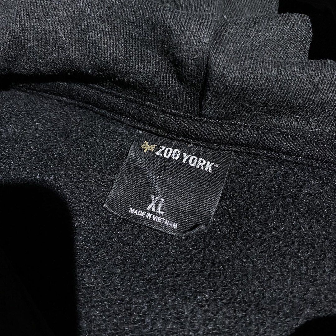 Y2K ZOO YORK SPELL OUT BOX LOGO | PULL OVER (Category: Coats, Jackets and Outerwear) located in General Santos City (Dadiangas). Submitted by project.fromera (Listing ID 1460091259, Image 3). Description: ZOO YORK HOOD 29.5x25 L-XL Excellent condition .