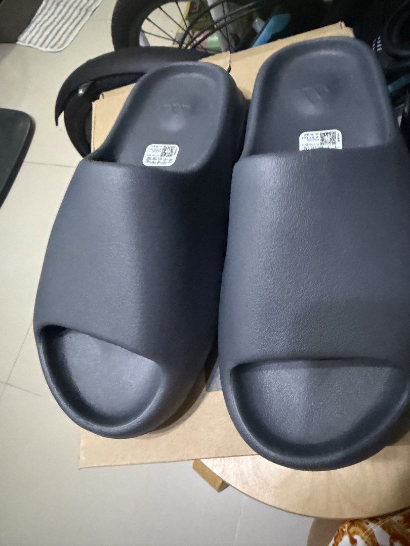 Yeezy Slide (Category: Slippers & Slides) located in Pasig City. Submitted by fancytracy (Listing ID 1460077495, Image 2). Description: Yeezy Slide Slate Grey Size 7US Mens/25 cm Brandnew.
