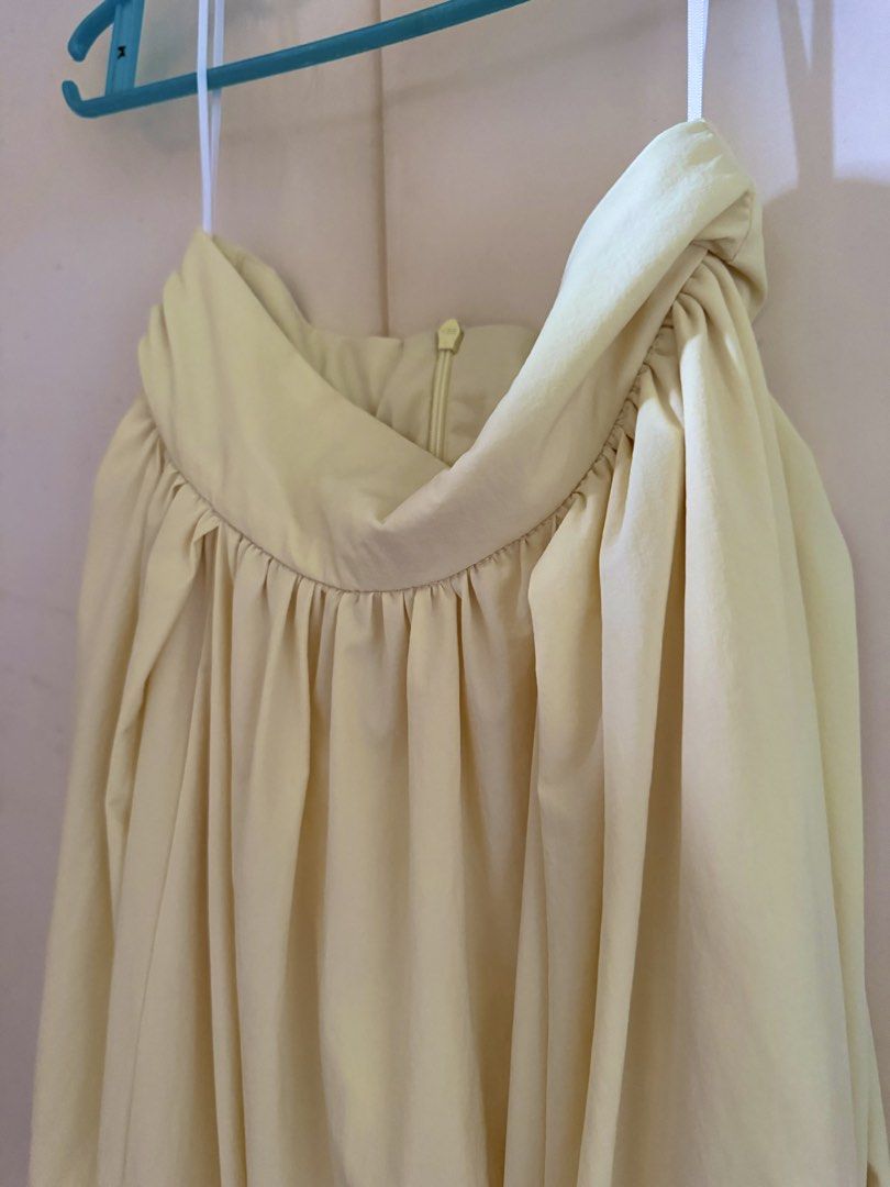 Yellow Midi Skirt (Category: Skirts) located in Caloocan City. Submitted by hellodeco (Listing ID 1459920965, Image 2). Description: Drop-waist skirt with gathered detail Back zipper closure Pockets on both sides Perfect for dressing up or down Fabric is super nice also! RFS: too small for me :(.
