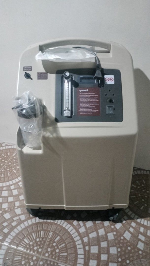 Yuwell 7F-10 Oxygen Concentrator (Category: Medical Supplies & Tools) located in Manila. Submitted by jchristiae40763 (Listing ID 1459902782, Image 3). Description: - Yuwell 7F-10 Oxygen Concentrator - Equipped with wheels for easy mobility - Includes humidifier bottle and tubing - Attached power cord - Features oxygen outlet and filter compartment - Unit is ready for immediate use.