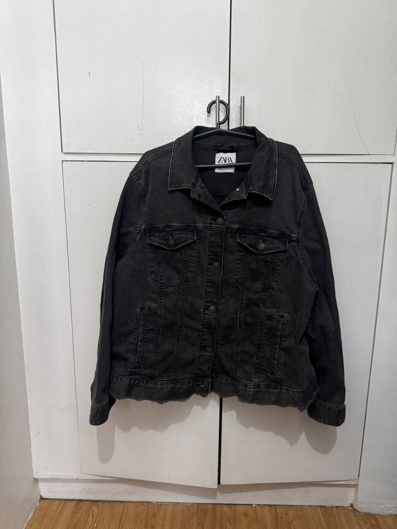 Zara acid wash oversized boxy distressed denim jacket (Category: Coats, Jackets and Outerwear) located in Manila. Submitted by pedropurokwento (Listing ID 1459925844, Image 1). Description: Zara acid wash oversized boxy distressed denim jacket 24.5 length x 24.5 width.