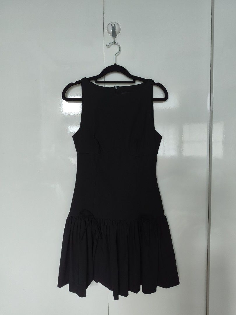 Zara Black Dress Mini (Category: Dresses) located in Manila. Submitted by smilefashion08 (Listing ID 1459919075, Image 1). Description: Original Zara.