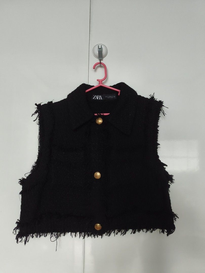 Zara Black Texture Waistcoat Crop (Category: Others Tops) located in Manila. Submitted by smilefashion08 (Listing ID 1459919306, Image 1). Description: Original Zara Fits XS-S.