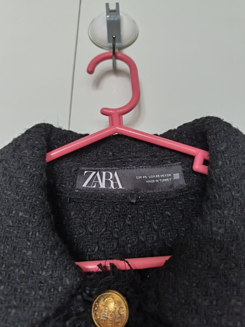 Zara Black Texture Waistcoat Crop (Category: Others Tops) located in Manila. Submitted by smilefashion08 (Listing ID 1459919306, Image 2). Description: Original Zara Fits XS-S.