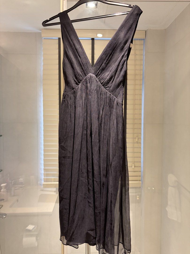 zara black chiffon dress V-neck Dress, Women's Fashion, Dresses & Sets, Dresses on Carousell Halter neck The trick to packing Chapel Ruffled hem finish Color:Dark Berry