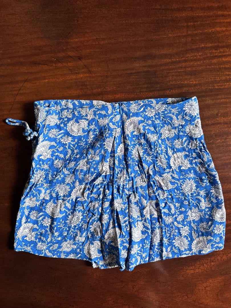 Zara Blue Vintage Skort (Category: Shorts) located in Manila. Submitted by reesespiecess (Listing ID 1460062210, Image 2). Description: - Cute blue Zara skort with a charming white floral-like pattern print - Flattering high-waisted design - Features a cute tie detail on the side - Made in Turkey barely used this skort so condition is like new! .