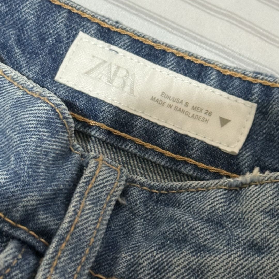 Zara Denim Skirt (Category: Skirts) located in Dasmarinas. Submitted by kiyanah (Listing ID 1460003431, Image 2). Description: - denim skirt - distressed details on pockets and hem - worn 3 times only - sizing runs a BIT large RFS: no plans of wearing it anymore; decluttering Measurement: Length - 14.5 inches Waist (circumference) - 29-30 inches.