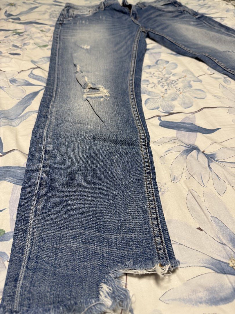 Zara distressed jeans (Category: Jeans) located in Cavite. Submitted by applebz (Listing ID 1460012296, Image 3). Description: Zara distressed jeans Medium Super duper nice! Worn once .