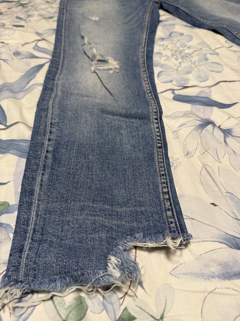 Zara distressed jeans (Category: Jeans) located in Cavite. Submitted by applebz (Listing ID 1460012296, Image 2). Description: Zara distressed jeans Medium Super duper nice! Worn once .