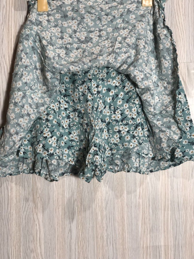 Zara Floral Print Mini Skort (Category: Skirts) located in Montevista. Submitted by rdthriftshub (Listing ID 1459983098, Image 2). Description: - Cute Zara blue floral print mini skort - Flowy design with ruffled hem - Waistline: 24 inches - Material: Cotton - Versatile for casual wear or dressing up - Pairs well with a simple top.