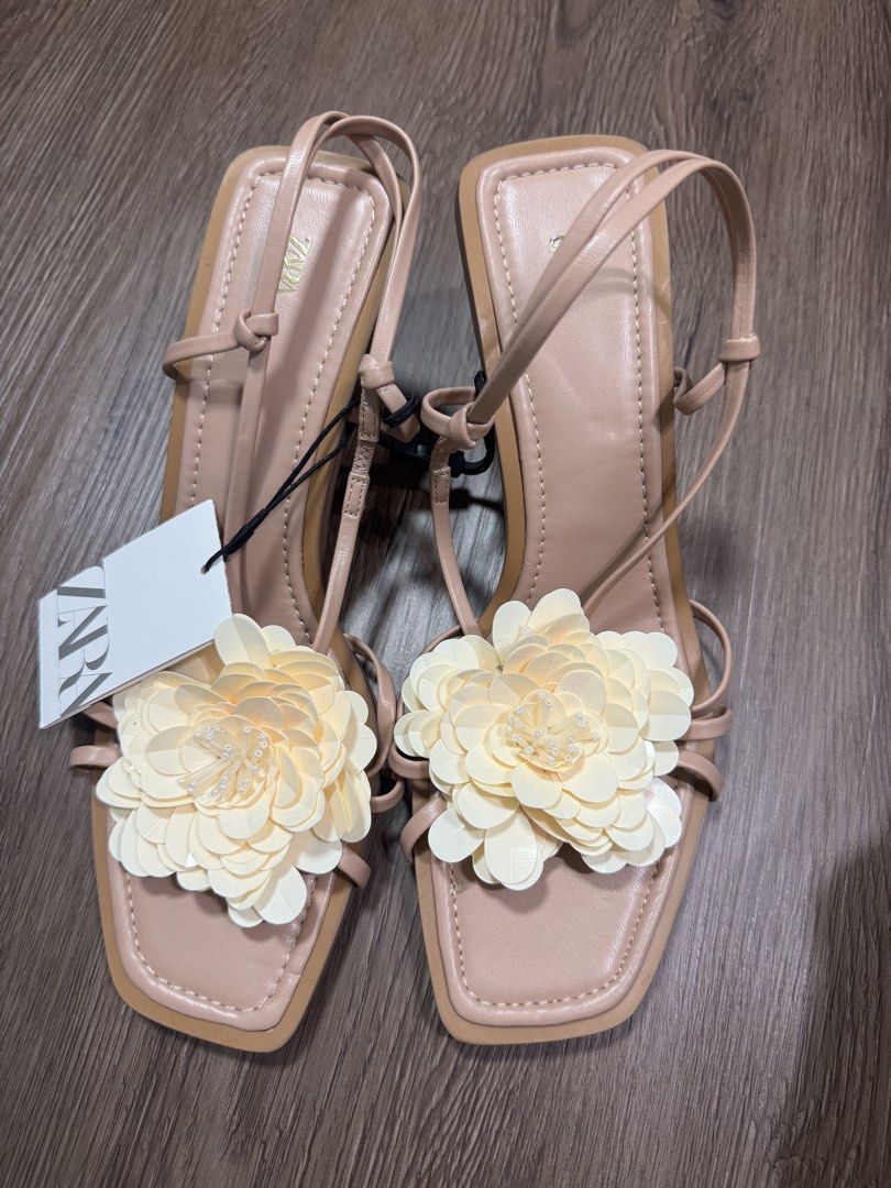 Zara Flower Sandals (Category: Sandals) located in Gapan. Submitted by silkandflitz_ (Listing ID 1459909822, Image 1). Description: .