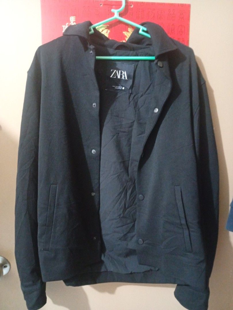 Zara Black Snap-Button Worker / Coach Jacket (Category: Coats, Jackets and Outerwear) located in Cebu City. Submitted by dsomey (Listing ID 1460032712, Image 1). Description: The color lighting maybe different from the original color. Already washed. Payment first always! negotiable. Pay shipping fee. I ship out the order in Saturdays only. I use gcash and only gcash no other paying apps. Flat Measurements (Inches): - Pit-to-Pit: 20" - Length: 26