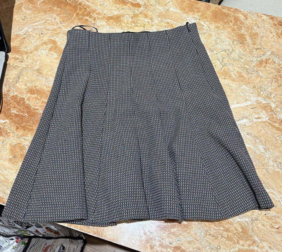 Zara pleated skirt (Category: Skirts) located in Manila. Submitted by gabbies.closet.mnl (Listing ID 1460065641, Image 3). Description: .
