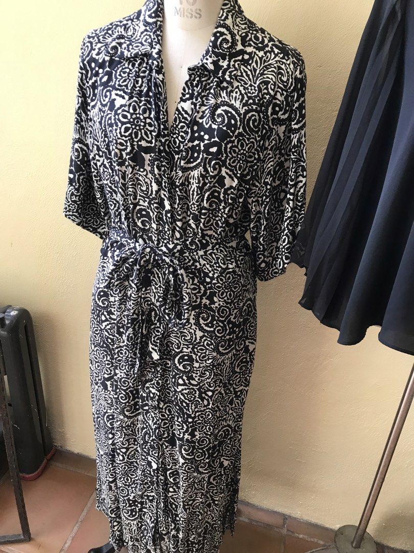 Zara printed shirt dress m (Category: Dresses) located in Muntinlupa City. Submitted by shoebizzness (Listing ID 1459952927, Image 3). Description: Zara shirt dtrss m size Has pockets 52 inches length Too small for me now J & t shipping Free ship at 750 price only ncr address Fabric is rayon I sewed a snap in between button in top area fabric was too soft it was opening up 3395 retail .