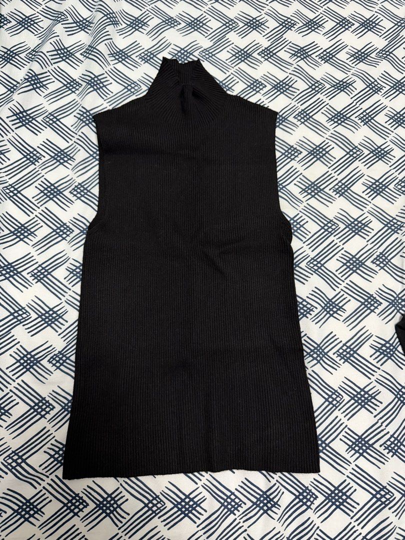 Zara Sleeveless Top (Category: Sleeveless) located in Pasig City. Submitted by joy_b_ (Listing ID 1460065121, Image 1). Description: Zara Top, item is priced 400 pesos each.