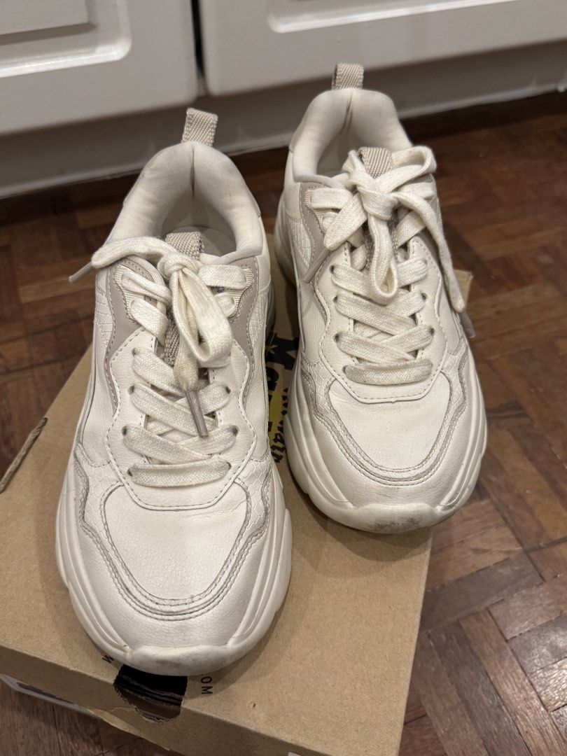 Zara sneakers (Category: Sneakers) located in San Juan City. Submitted by sageberries (Listing ID 1460035961, Image 1). Description: .