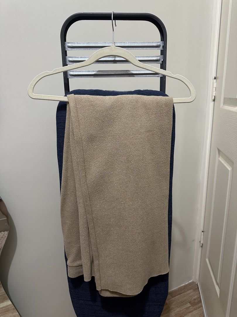 Zara Straight flowy pants (Category: Other Bottoms) located in Quezon City. Submitted by shopnenita (Listing ID 1459914317, Image 2). Description: .