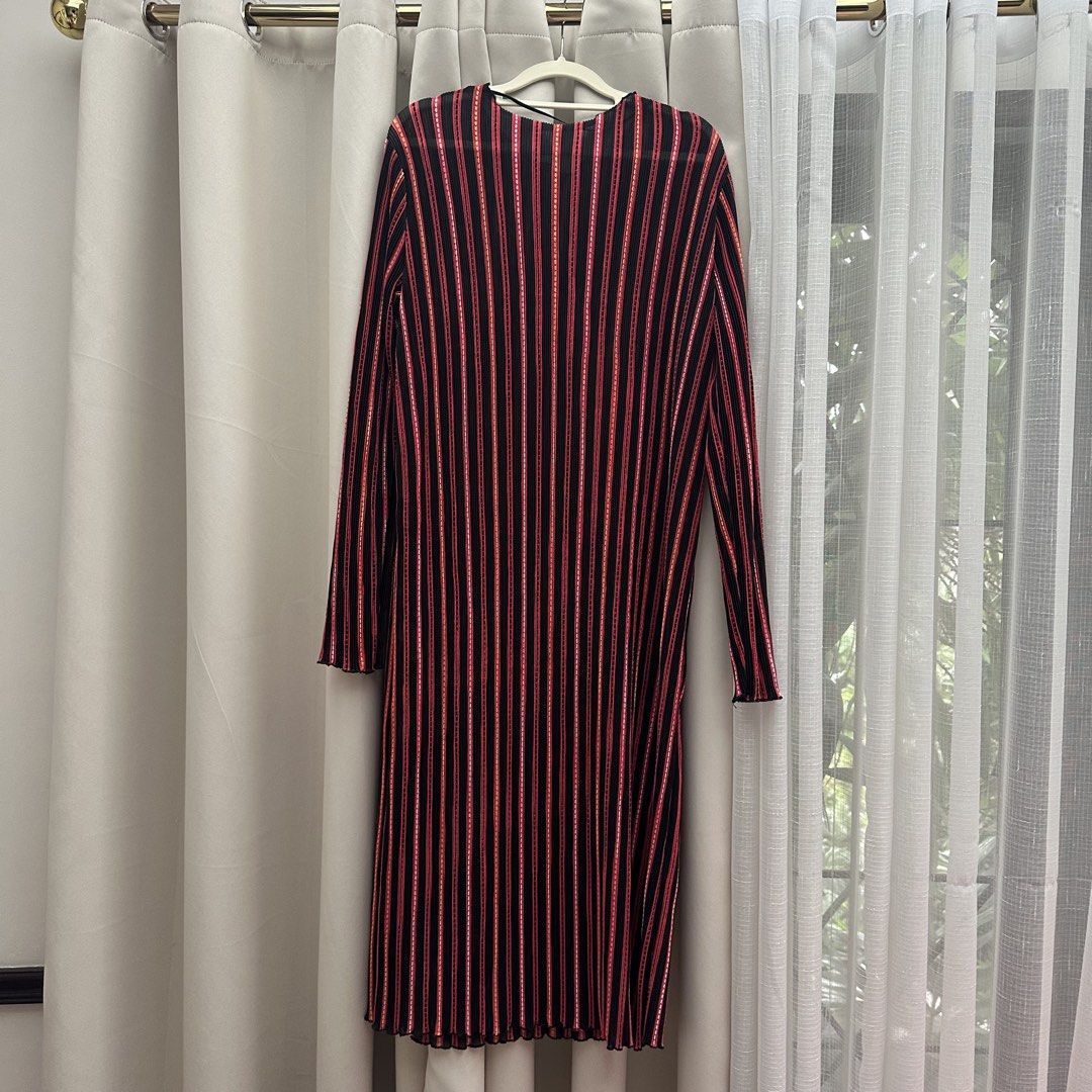 Zara Striped Longsleeve Dress (Category: Dresses) located in Cainta. Submitted by tooonico (Listing ID 1460039265, Image 2). Description: RFS: Decluttering MOP: GCash/Maya/Maribank/UB .
