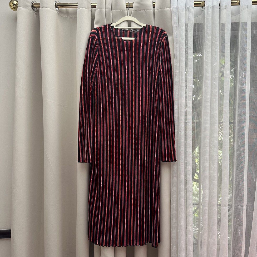 Zara Striped Longsleeve Dress (Category: Dresses) located in Cainta. Submitted by tooonico (Listing ID 1460039265, Image 1). Description: RFS: Decluttering MOP: GCash/Maya/Maribank/UB .