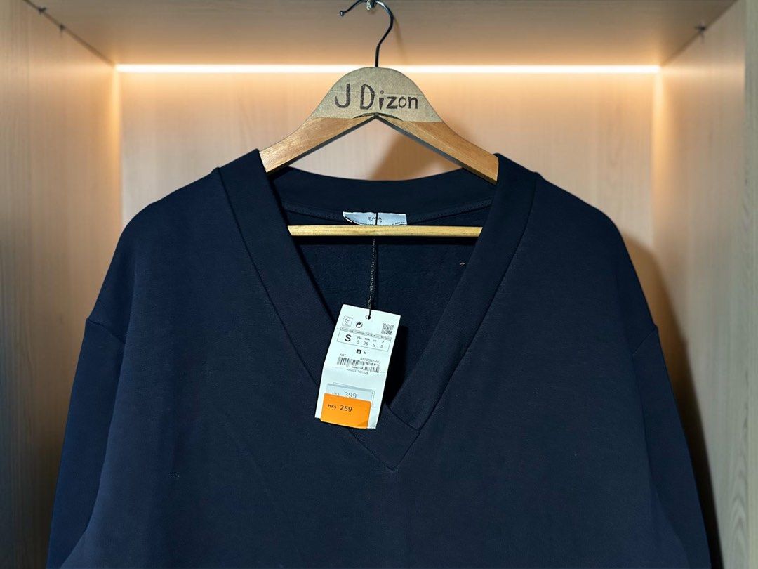 Zara W&B Womes Oversized V-Neck Sweatshirt (Category: Coats, Jackets and Outerwear) located in Caloocan City. Submitted by marcapina2211 (Listing ID 1460095566, Image 3). Description: Zara W&B Small Womes Oversized V-Neck Sweatshirt Dimes: 22x26 No issue With Hang Tags Excellent condition 📍North Caloocan .