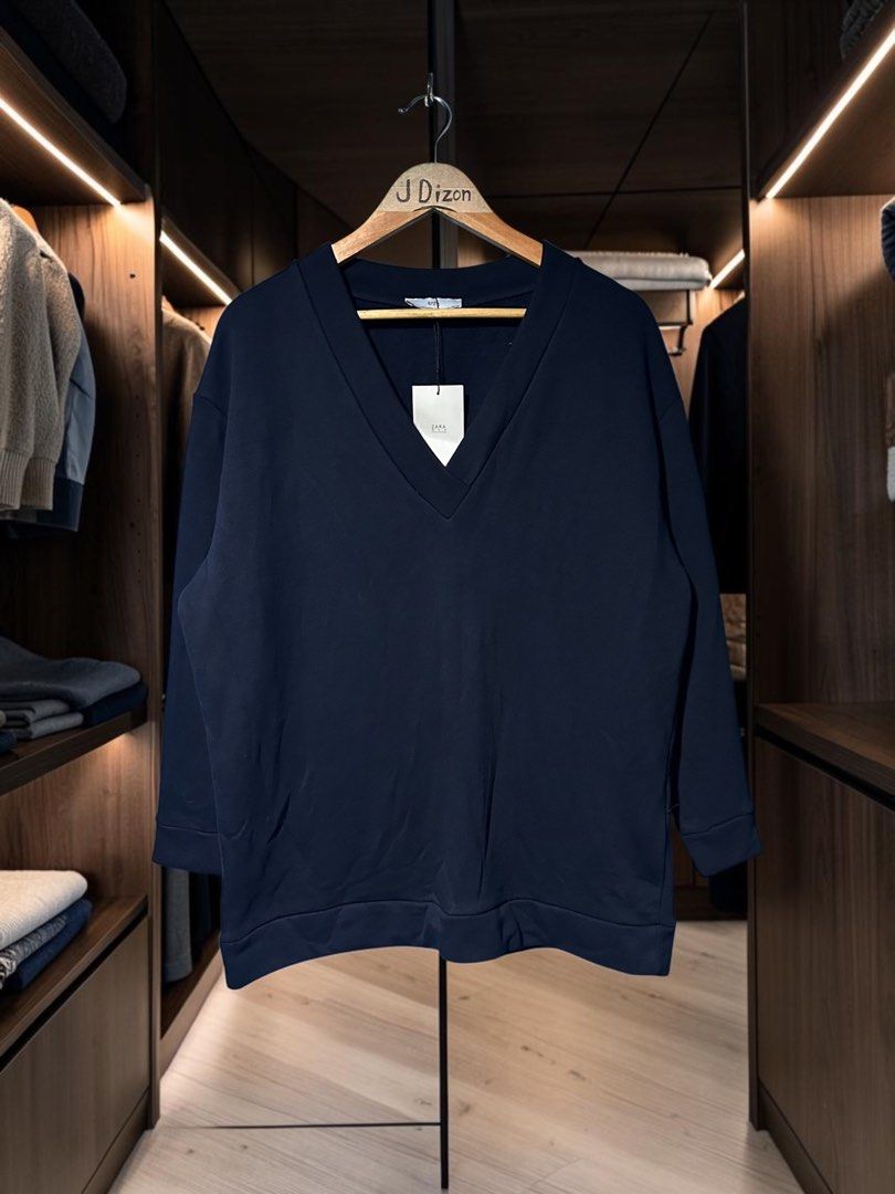Zara W&B Womes Oversized V-Neck Sweatshirt (Category: Coats, Jackets and Outerwear) located in Caloocan City. Submitted by marcapina2211 (Listing ID 1460095566, Image 1). Description: Zara W&B Small Womes Oversized V-Neck Sweatshirt Dimes: 22x26 No issue With Hang Tags Excellent condition 📍North Caloocan .