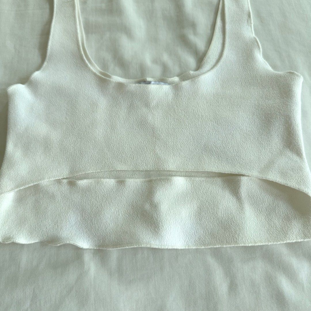Zara White Crop Top (Category: Sleeveless) located in San Juan City. Submitted by keep.it.clean (Listing ID 1459991523, Image 2). Description: Zara White Crop Top Size S helping tags: h&m, zara, bershka, cotton on, uniqlo .