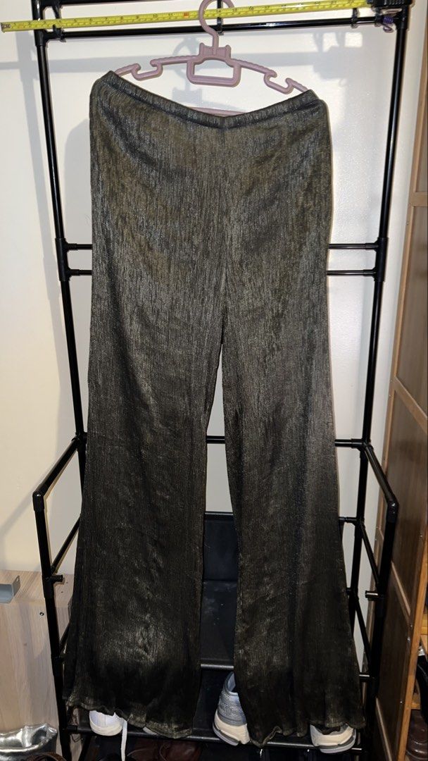 ZARA Wide Leg Textured Metallic Pants (Category: Other Bottoms) located in Mandaluyong City. Submitted by chelseayb47224 (Listing ID 1460062939, Image 2). Description: - ZARA wide leg pants - Metallic Deep Green textured fabric - Comfortable and flowy silhouette - Shrinkage due to storage, but can be stretched by steam - Versatile: dress up or down - Ideal for parties or a night out.