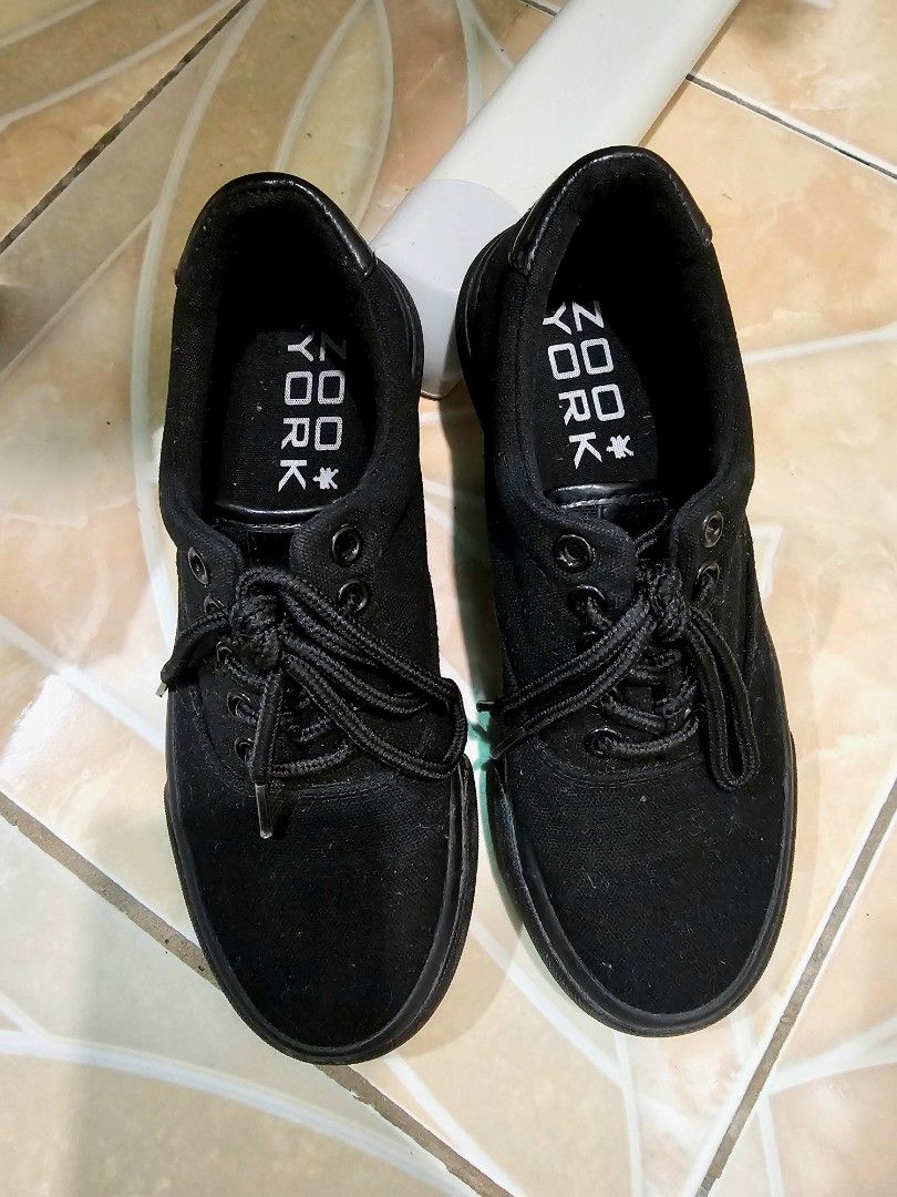 Zoo York Black Canvas Sneakers (Category: Sneakers) located in Manila. Submitted by violetjinnie (Listing ID 1459963056, Image 2). Description: - Brand: Zoo York (from Canada) - Color: Black - Style: Classic low-top canvas sneakers - Closure: Lace-up - Sole: Features a good grip pattern - Ideal for: Everyday wear - Used only about 5 times; it was just stored in the cabinet..