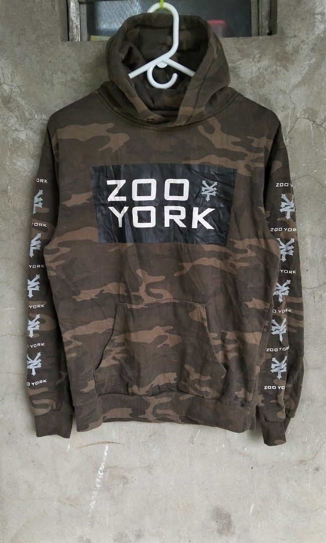 Zoo York camouflage (Category: Coats, Jackets and Outerwear) located in Alaminos. Submitted by thrift-matic (Listing ID 1459981644, Image 1). Description: .