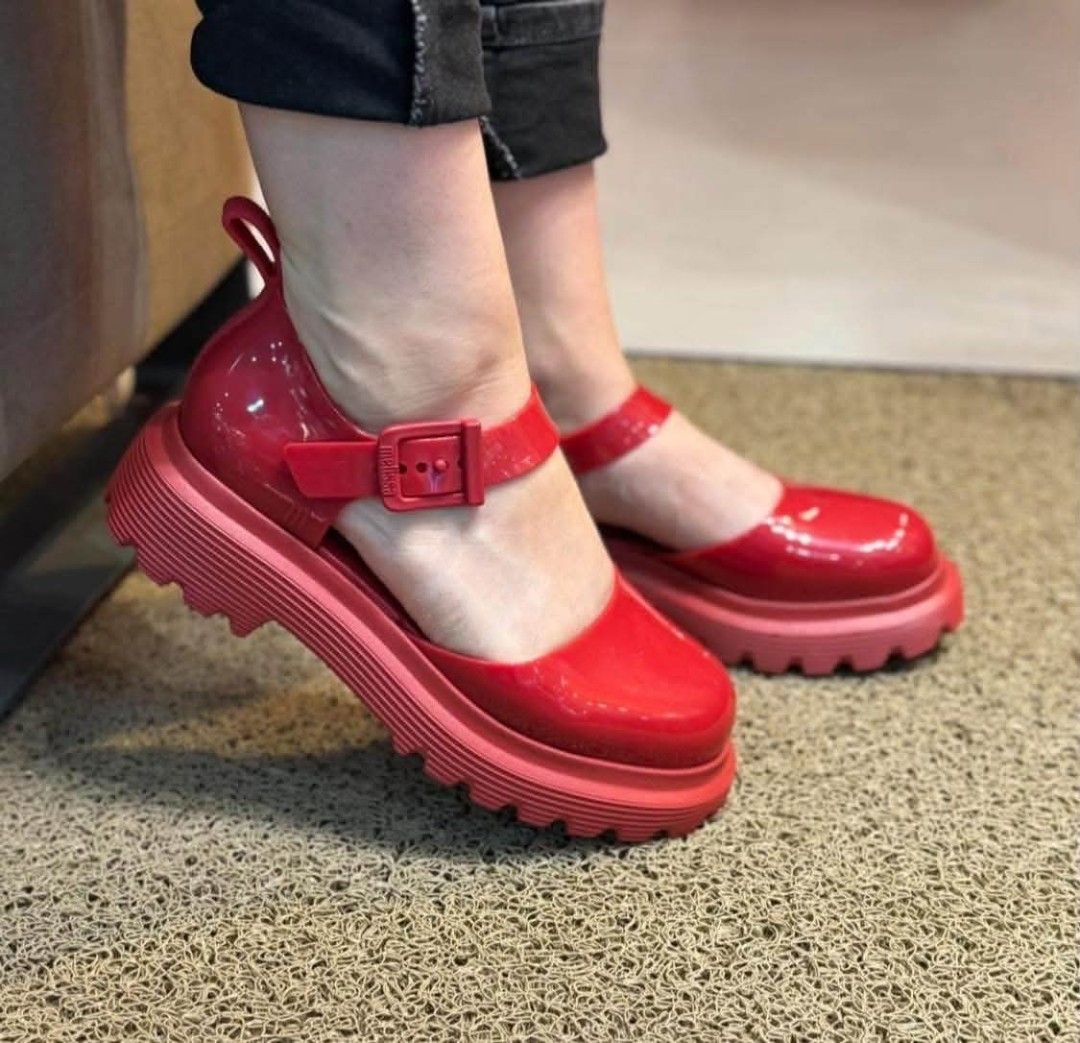 100% ORIGINAL & BRANDNEW MELISSA (Category: Flats & Sandals) located in Manila. Submitted by mydytrends (Listing ID 1460282721, Image 3). Description: 🩷NEGO PRICE FOR SURE MINER 🩷 - 100% Original & Brandnew Melissa Ellie Jelly Sandals - Color: Red - Size: 9 - Signature Melissa jelly material - Stylish and comfortable design.