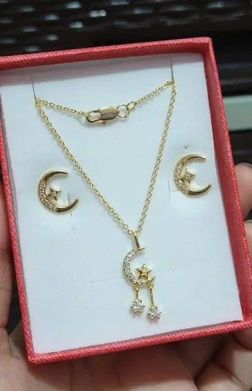 14K Vermeil Gold 2n1 Set (Category: Necklaces) located in Caloocan City. Submitted by cheskhaionlinestore2.0 (Listing ID 1460288905, Image 1). Description: New Collection 🥰 14k GOLD VERMEIL 2n1 Set ₱1200 only 📌 What is Vermeil Gold? 14K Vermiel Gold Gold vermeil (pronounced ver-may) is a high-quality type of gold-plated jewelry defined by a sterling silver base metal, a thick gold layer (at least 2.5 microns), and a gold purity of 10 karats or 