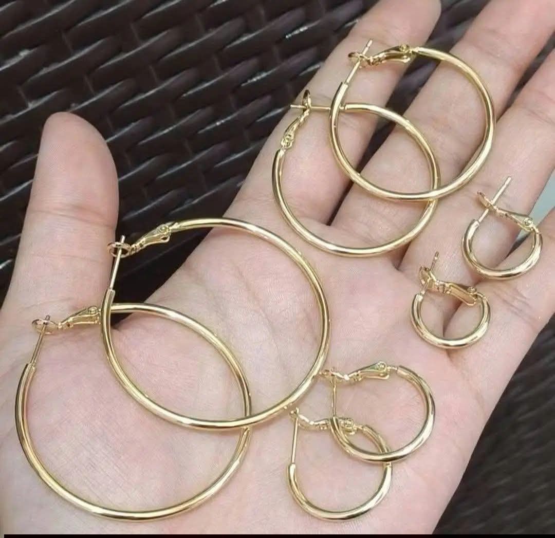 14K Vermeil Gold Plain Loop Earrings (Category: Earrings) located in Caloocan City. Submitted by cheskhaionlinestore2.0 (Listing ID 1460287766, Image 1). Description: New Collection 🥰 14k GOLD VERMEIL Plain Loop Earrings ₱700 only 📌 What is Vermeil Gold? 14K Vermiel Gold Gold vermeil (pronounced ver-may) is a high-quality type of gold-plated jewelry defined by a sterling silver base metal, a thick gold layer (at least 2.5 microns), and a gold p