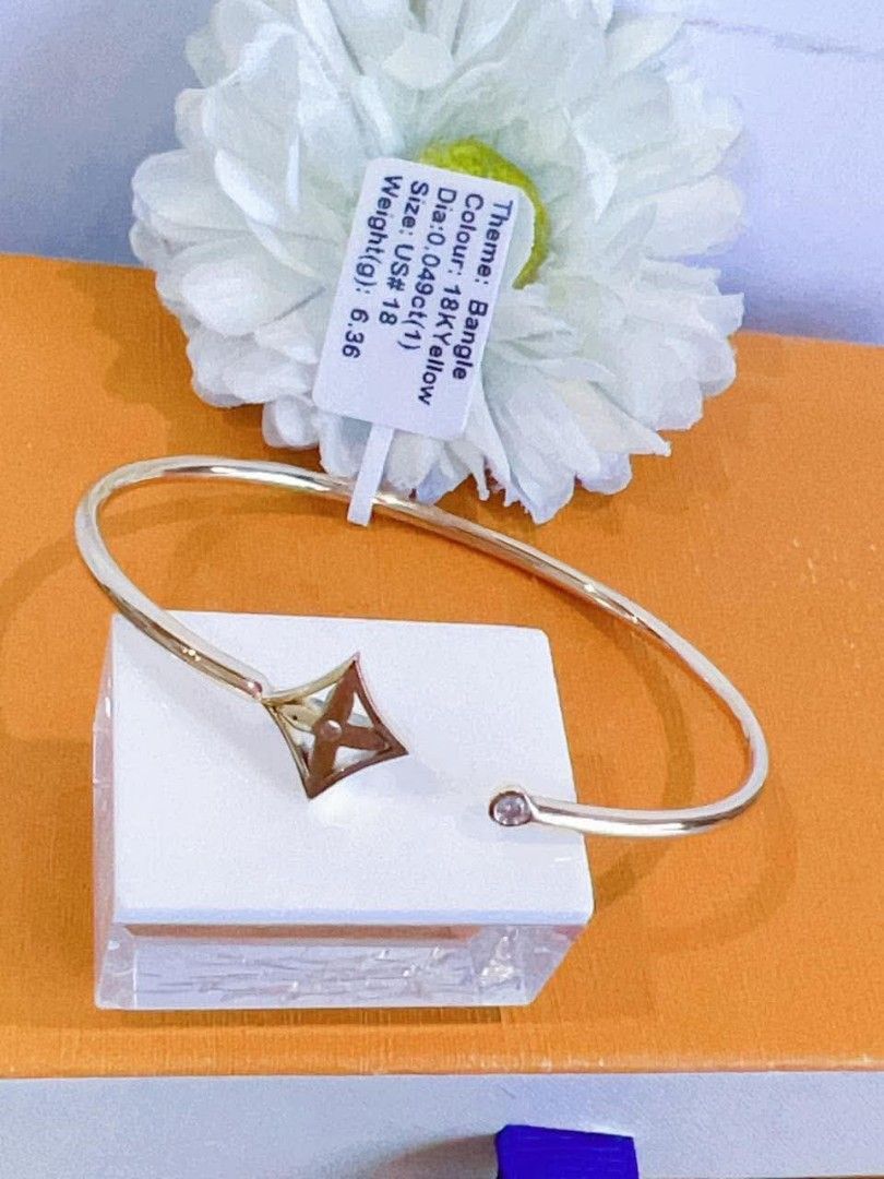18k HongKong setting gold diamond LV bangle (Category: Bracelets) located in Manila. Submitted by bhelgoldseller2ndaccount (Listing ID 1460192218, Image 3). Description: New!!✨New!!✨New!! 18k HongKong setting Gold 10,600/g 💯pawnable/naisasanla 💯with high appraisal rate 💯good investment 💯Direct supplier price 👉OPEN for resellers 🌺please take time to evaluate their actual sizes and grams 👉Best panggift for all occasions ✅ Sold per grams not 