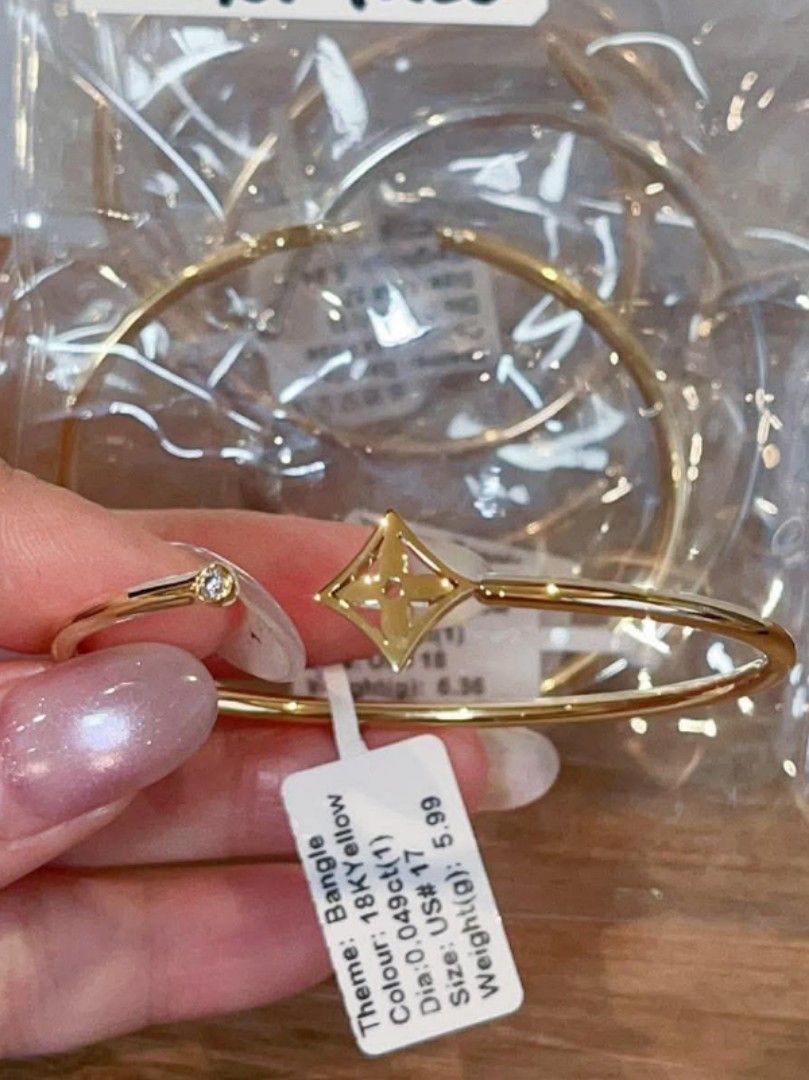 18k HongKong setting gold diamond LV bangle (Category: Bracelets) located in Manila. Submitted by bhelgoldseller2ndaccount (Listing ID 1460192218, Image 1). Description: New!!✨New!!✨New!! 18k HongKong setting Gold 10,600/g 💯pawnable/naisasanla 💯with high appraisal rate 💯good investment 💯Direct supplier price 👉OPEN for resellers 🌺please take time to evaluate their actual sizes and grams 👉Best panggift for all occasions ✅ Sold per grams not 