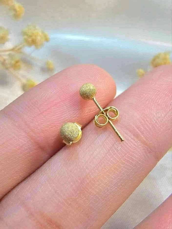 18K Saudi Gold 3mm Matte Ball Stud Earrings (Category: Earrings) located in Caloocan City. Submitted by cheskhaionlinestore2.0 (Listing ID 1460163675, Image 1). Description: 18K Pure Saudi Gold 3mm Matte Balls Stud Earrings ₱3050 only 📌 🍒 Pawnable/ Nasasangla💯 🍒 Brandnew 💯 🍒 Ship via JNT/ LBC 🍒 Lalamove for same day delivery 🍒 We accept COD COP with downpayment to avoid cancellation of orders ⚡ How to Order? Please feel free to message us