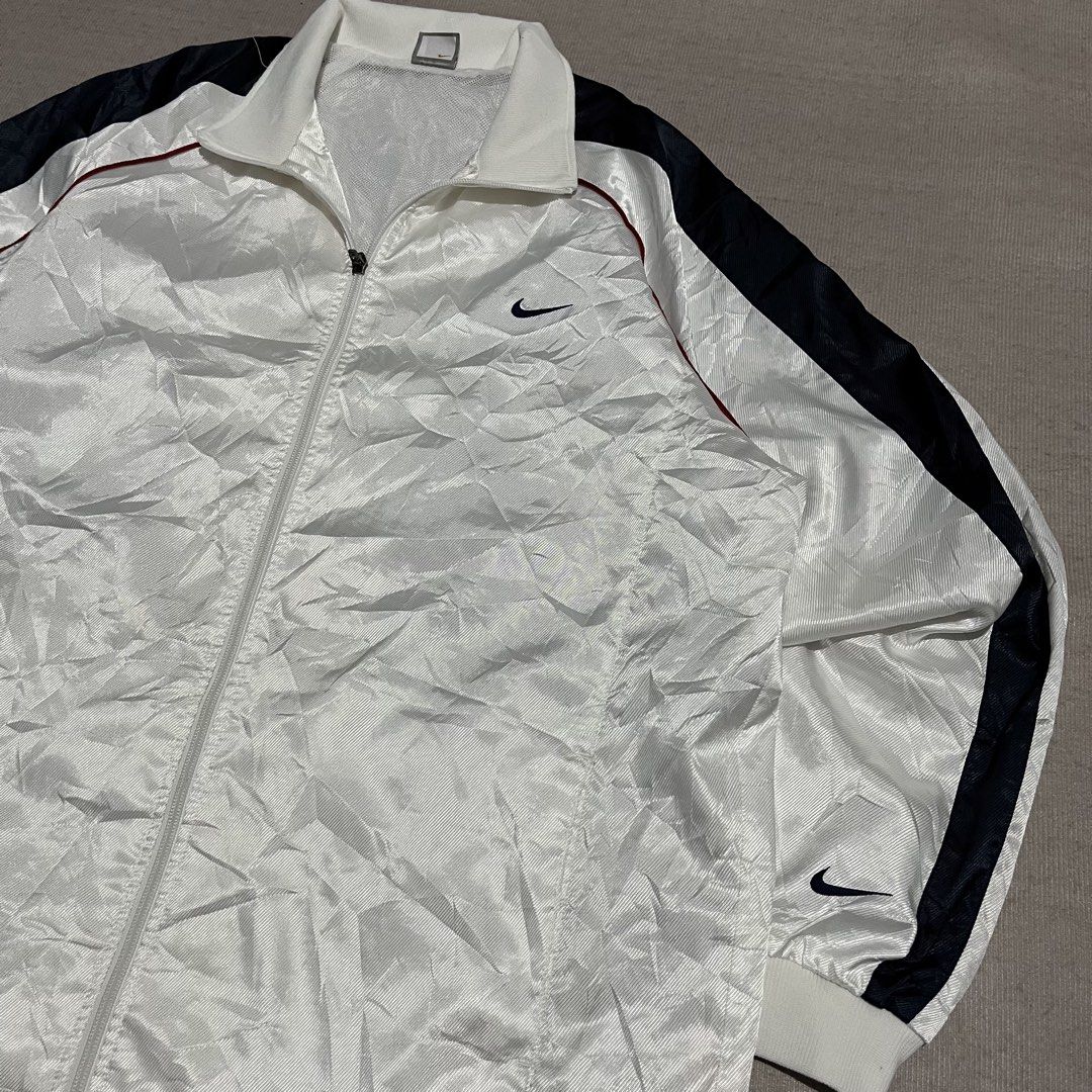 2000s Nike Full Zip Jacket (Category: Coats, Jackets and Outerwear) located in Quezon City. Submitted by _daviddpintoo (Listing ID 1460245192, Image 3). Description: 2000s N/ike Full Zip Jacket (Embroidered Swoosh) Excellent Condition -y2k vibe -mesh inners -xl frames Width: 25 inches Length: 30 inches ₱1,200 Free Shipping NOTE: Color may vary due to lighting conditions Please manage your expectations since these items are used .