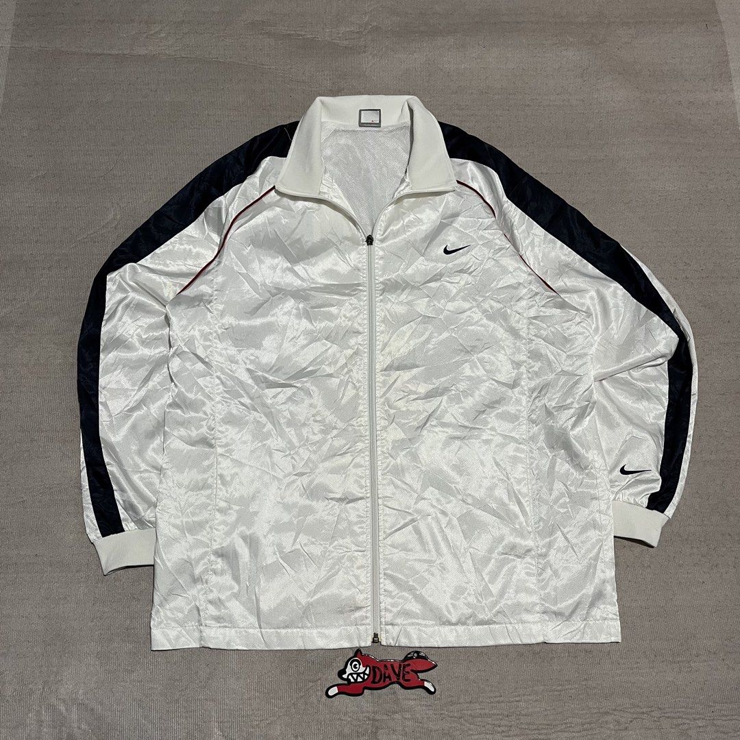 2000s Nike Full Zip Jacket (Category: Coats, Jackets and Outerwear) located in Quezon City. Submitted by _daviddpintoo (Listing ID 1460245192, Image 1). Description: 2000s N/ike Full Zip Jacket (Embroidered Swoosh) Excellent Condition -y2k vibe -mesh inners -xl frames Width: 25 inches Length: 30 inches ₱1,200 Free Shipping NOTE: Color may vary due to lighting conditions Please manage your expectations since these items are used .