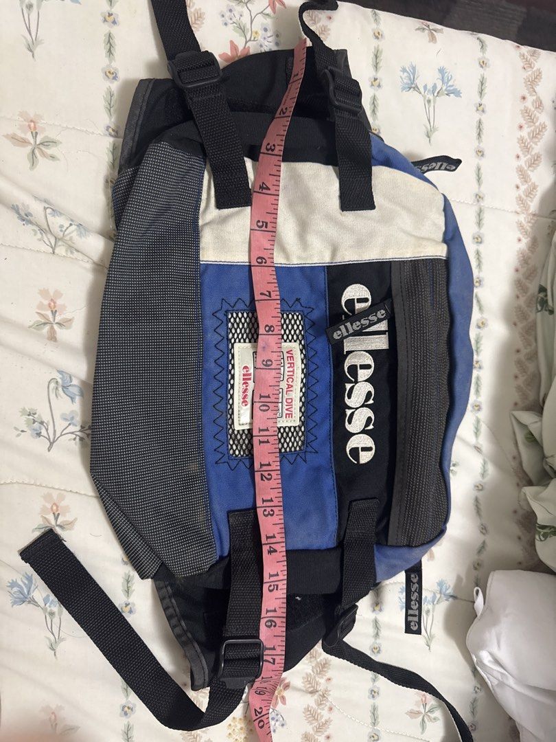2027 Ellesse big belt bag (Category: Belt bags, Clutches and Pouches) located in Silang. Submitted by sari2bilina (Listing ID 1460265798, Image 1). Description: .