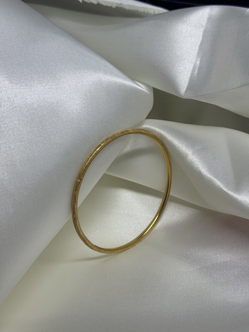 21k Frosted Gold Bangle (Category: Bracelets) located in Manila. Submitted by psychokenetic (Listing ID 1460251772, Image 3). Description: 10g per bangle ₱83,000 per bangle 3 inches diameter (estimate) Meetups only Sampaloc, manila.