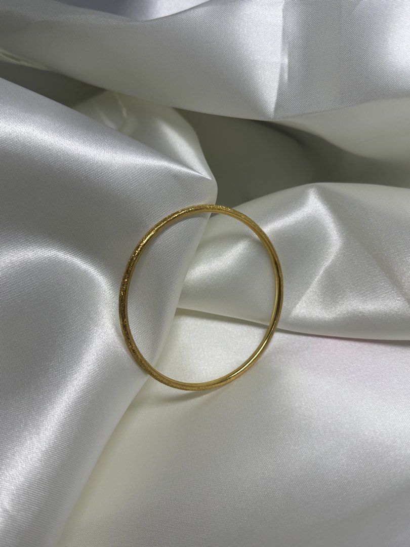 21k Frosted Gold Bangle (Category: Bracelets) located in Manila. Submitted by psychokenetic (Listing ID 1460251772, Image 1). Description: 10g per bangle ₱83,000 per bangle 3 inches diameter (estimate) Meetups only Sampaloc, manila.