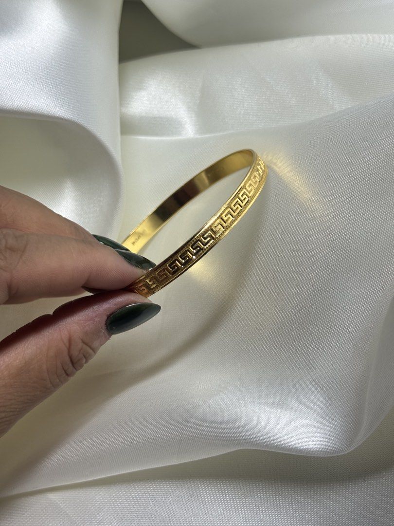 21k Gold Bangle (Category: Bracelets) located in Manila. Submitted by psychokenetic (Listing ID 1460252642, Image 2). Description: 19g 3 inches diameter (estimate) Meetups only Sampaloc, manila.