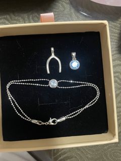 (Category: ) located in . Submitted by timeless-trinkets (Listing ID 1460265688, Image 1). Description: .