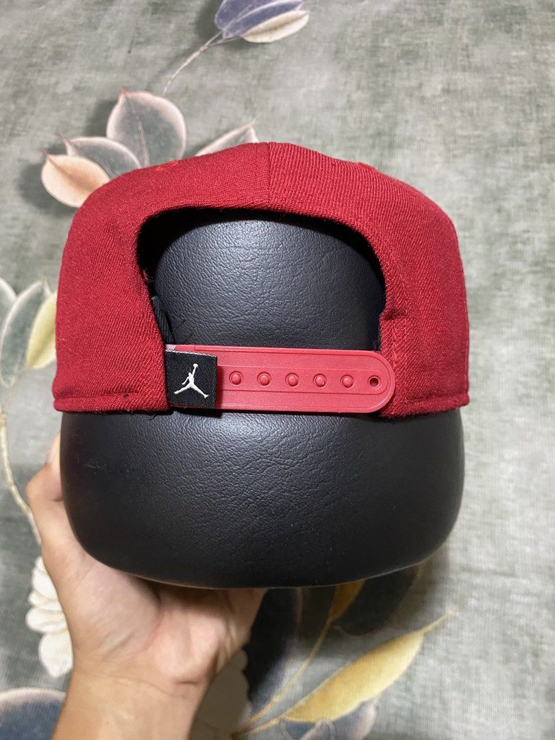 2 Tone Breds Jordan Old Release (Category: Caps & Hats) located in Santa Rosa. Submitted by doublepicollections (Listing ID 1460223800, Image 3). Description: 1size fit to all adult Snap Back Old Release Excellent Condition 9.5/10 Color Rate.