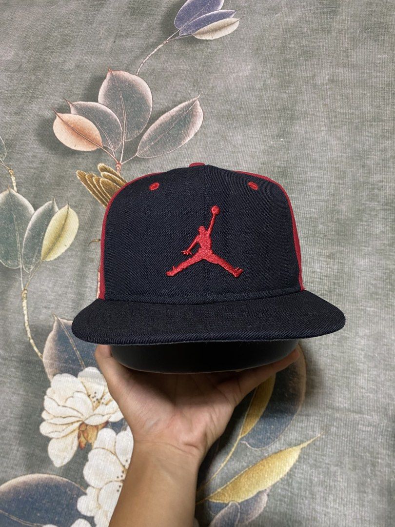 2 Tone Breds Jordan Old Release (Category: Caps & Hats) located in Santa Rosa. Submitted by doublepicollections (Listing ID 1460223800, Image 2). Description: 1size fit to all adult Snap Back Old Release Excellent Condition 9.5/10 Color Rate.