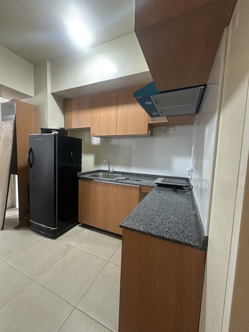 FOR SALE |AVIDA SOLA TOWER 1 (Category: Apartments & Condos) located in Mandaluyong City. Submitted by aristeo.narito (Listing ID 1460300588, Image 2). Description: Location Edsa, North Triangle, Brgy Bagong Pagasa, QC Price: 12.5M Gross Unit area: 47.88sqm Terms of payment:Cash basis With Title and Tax Dec Amenities: Swimming pool, Basketball Court, Kids Playground, Gym, Function Room.. Inclusion: Shower Heater, 7cuft refrigerator, 2 window type