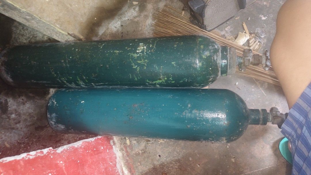 2x Oxygen Tanks with Valves (Category: Medical Supplies & Tools) located in Quezon City. Submitted by jryance13 (Listing ID 1460133030, Image 1). Description: - Two (2) used oxygen tanks available - Colors: 1 Green, 1 Teal - Valves are attached - Suitable for medical or industrial applications - Pick up only.